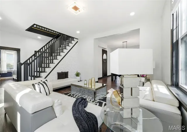Photo 4 of Single family home for sale at 4443 Itaska St, Saint Louis, MO 63116 | MLS# MIS26066915 | Listing updated on 2026-10-18