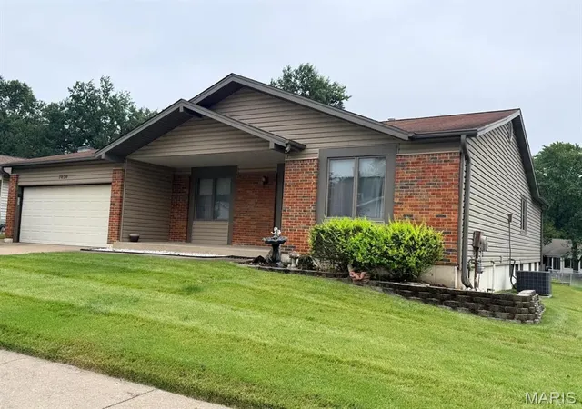 Photo 1 of Single family home for sale at 1030 Timberwood Trails Dr, Florissant, MO 63031 | MLS# MIS26066917 | Listing updated on 2026-10-17