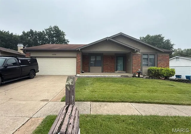 Photo 4 of Single family home for sale at 1030 Timberwood Trails Dr, Florissant, MO 63031 | MLS# MIS26066917 | Listing updated on 2026-10-17