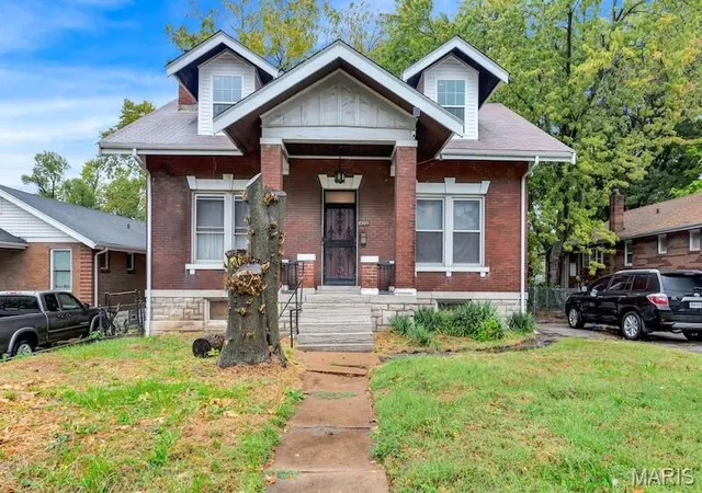 Photo 1 of Single family home for sale at 8209 Saint Charles Ln, Saint Louis, MO 63114 | MLS# MIS26066922 | Listing updated on 2026-10-26