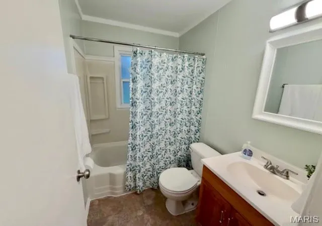 Photo 4 of Sale Pending at 3581 Valleywood Dr, Saint Louis, MO 63114 | MLS# MIS26066926 | Listing updated on 2026-10-21