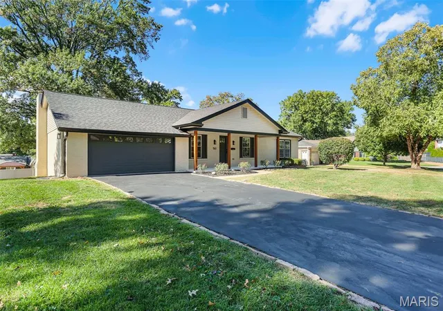 Photo 2 of Single family home for sale at 741 Dougherty Pl, Saint Louis, MO 63122 | MLS# MIS26066928 | Listing updated on 2026-10-22