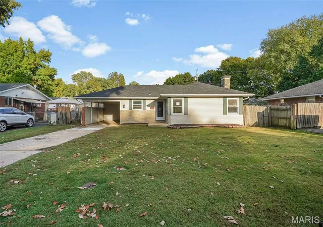Photo 1 of Single family home for sale at 839 Amherst Dr, East Alton, IL 62024 | MLS# MIS26066939 | Listing updated on 2026-10-20