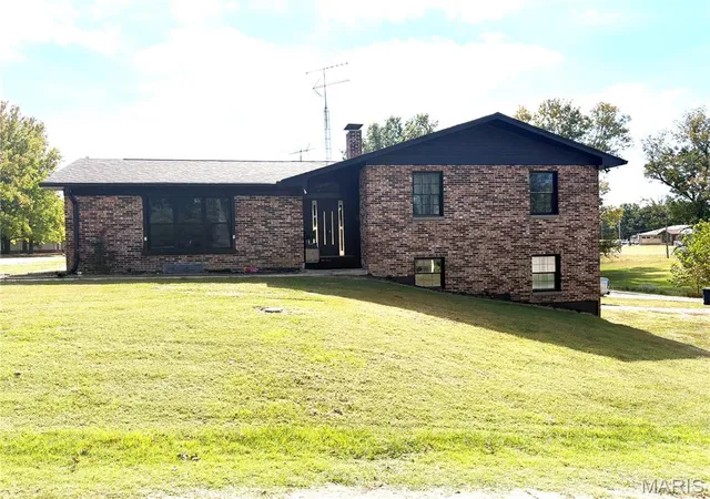 Photo 1 of Single family home for sale at 701 S Ridge Ave, Steeleville, IL 62288 | MLS# MIS26066951 | Listing updated on 2026-10-26