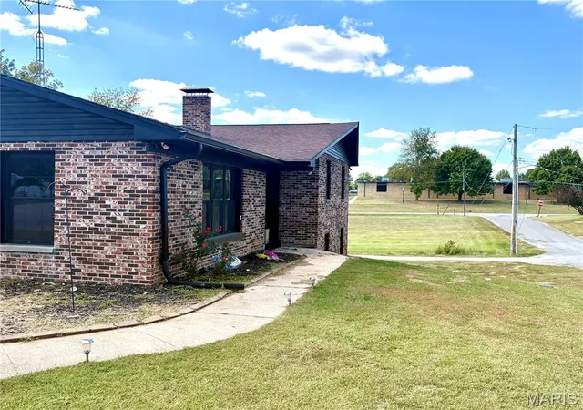 Photo 3 of Single family home for sale at 701 S Ridge Ave, Steeleville, IL 62288 | MLS# MIS26066951 | Listing updated on 2026-10-26