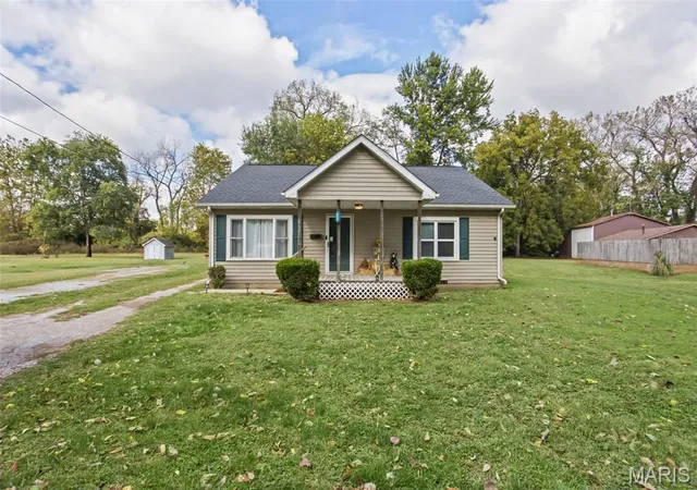 Photo 3 of Single family home for sale at 663 Wood River Ave, Cottage Hills, IL 62018 | MLS# MIS26066954 | Listing updated on 2026-10-22