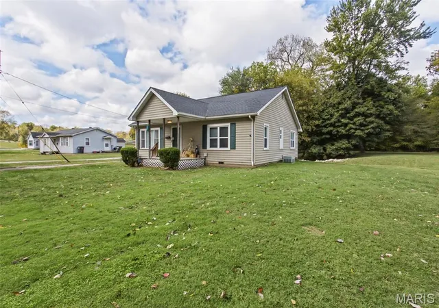 Photo 4 of Single family home for sale at 663 Wood River Ave, Cottage Hills, IL 62018 | MLS# MIS26066954 | Listing updated on 2026-10-22