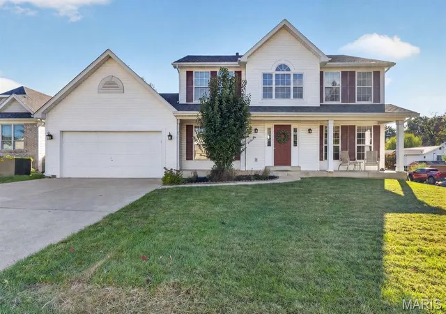 Photo 1 of Sale Pending at 2 Summerfield Pkwy Ct, Saint Charles, MO 63304 | MLS# MIS26066956 | Listing updated on 2026-10-20