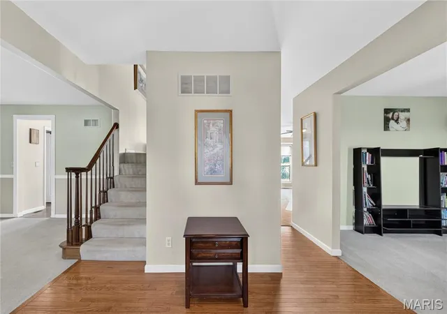 Photo 3 of Sale Pending at 2 Summerfield Pkwy Ct, Saint Charles, MO 63304 | MLS# MIS26066956 | Listing updated on 2026-10-20