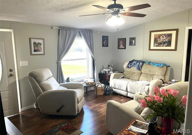 Photo 3 of Single family home for sale at 307 Clara Ave, Potosi, MO 63664 | MLS# MIS26066962 | Listing updated on 2026-10-19