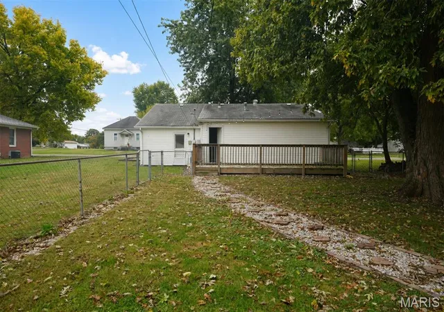 Photo 3 of Single family home for sale at 305 W 4th South St, Mount Olive, IL 62069 | MLS# MIS26066963 | Listing updated on 2026-10-20