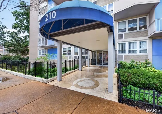 Condo for sale at 210 North 17th St #805, Saint Louis, MO 63103 | MLS# MIS26066967