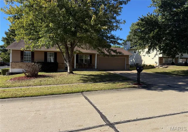 Photo 3 of Sale Pending at 6344 Star Buck Dr, O Fallon, MO 63368 | MLS# MIS26066980 | Listing updated on 2026-10-28