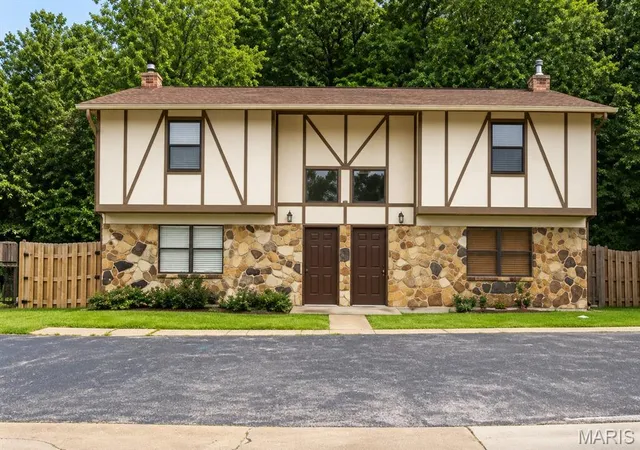Photo 1 of Townhouse for sale at 4061 Country Clb Dr, Imperial, MO 63052 | MLS# MIS26066981 | Listing updated on 2026-10-22
