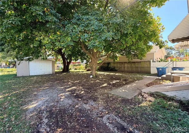 Photo 3 of Single family home for sale at 2226 Adams St, Granite City, IL 62040 | MLS# MIS26066984 | Listing updated on 2026-10-18