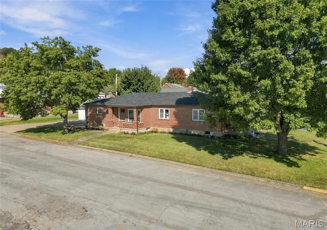 Photo 3 of Multi family home for sale at 405 W 9th Street, Hermann, MO 65041 | MLS# MIS26066985 | Listing updated on 2026-10-19