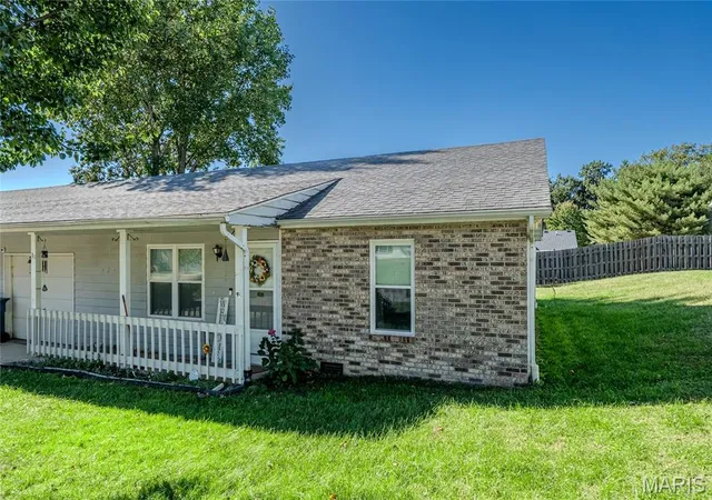 Photo 1 of Single family home for sale at 31 Christine Dr, Belleville, IL 62221 | MLS# MIS26066986 | Listing updated on 2026-10-22