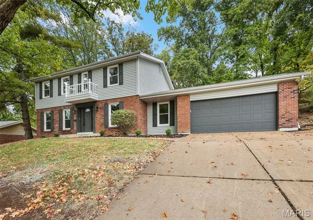 Single family home for sale at 3 Leaside Ct, Manchester, MO 63011 | MLS# MIS26066987