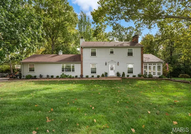 Photo 1 of Sale Pending at 2 Ranch Ln, Saint Louis, MO 63131 | MLS# MIS26066991 | Listing updated on 2026-10-25