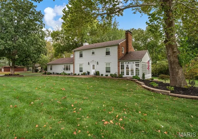 Photo 1 of Sale Pending at 2 Ranch Ln, Saint Louis, MO 63131 | MLS# MIS26066991 | Listing updated on 2026-10-25