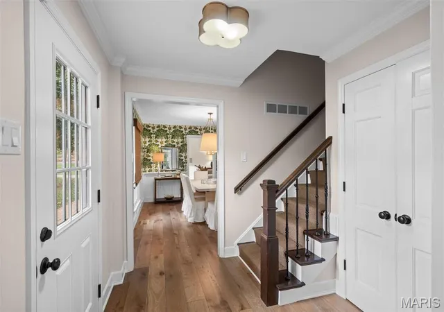 Photo 2 of Sale Pending at 2 Ranch Ln, Saint Louis, MO 63131 | MLS# MIS26066991 | Listing updated on 2026-10-25
