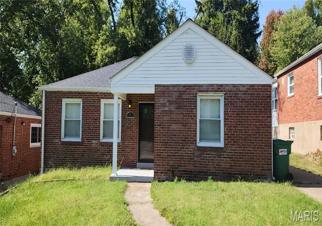 Photo 1 of Single family home for sale at 37 N Marguerite Ave, Saint Louis, MO 63135 | MLS# MIS26066998 | Listing updated on 2026-10-23