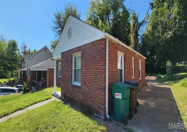 Photo 1 of Single family home for sale at 37 N Marguerite Ave, Saint Louis, MO 63135 | MLS# MIS26066998 | Listing updated on 2026-10-23