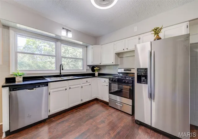 Photo 3 of Single family home for sale at 23 Manor Dr, Florissant, MO 63031 | MLS# MIS26067002 | Listing updated on 2026-10-21