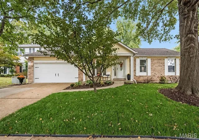 Photo 2 of Single family home for sale at 3049 Arrowhead Point Dr, Saint Louis, MO 63129 | MLS# MIS26067003 | Listing updated on 2026-10-22