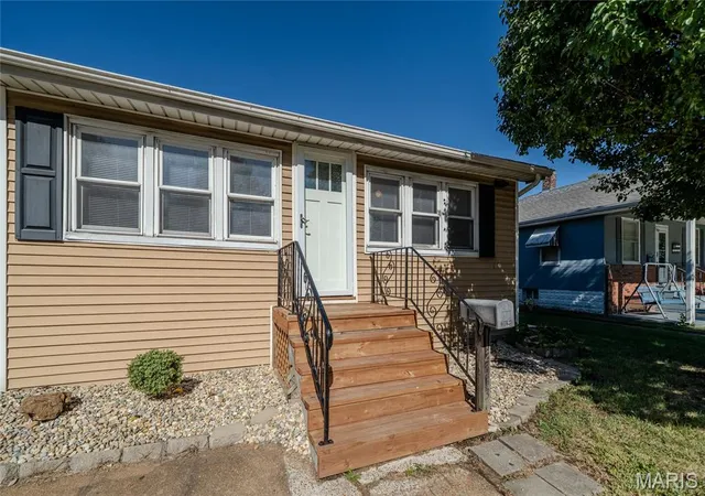 Photo 3 of Single family home for sale at 2833 Palmer Ave, Granite City, IL 62040 | MLS# MIS26067006 | Listing updated on 2026-10-20
