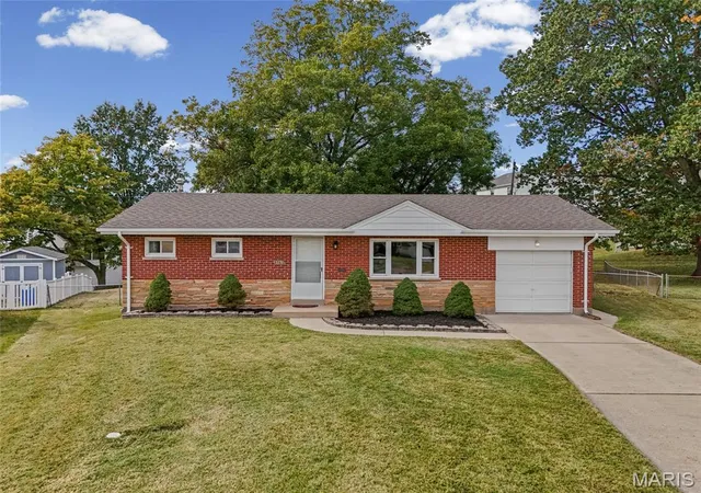 Photo 1 of Single family home for sale at 9965 Markhall Ln, Saint Louis, MO 63123 | MLS# MIS26067014 | Listing updated on 2026-10-29