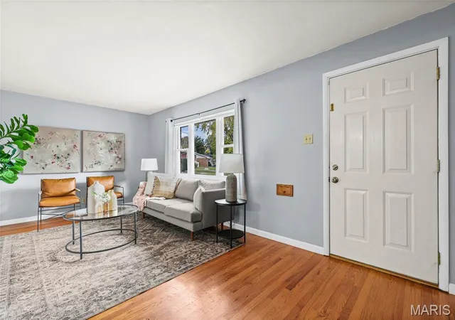 Photo 4 of Single family home for sale at 9965 Markhall Ln, Saint Louis, MO 63123 | MLS# MIS26067014 | Listing updated on 2026-10-29