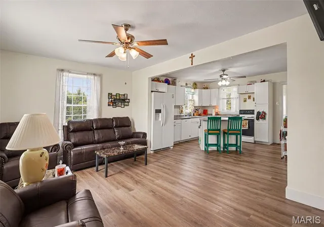 Photo 3 of Sale Pending at 6271 Cedar Hl Rd, Cedar Hill, MO 63016 | MLS# MIS26067015 | Listing updated on 2026-10-27