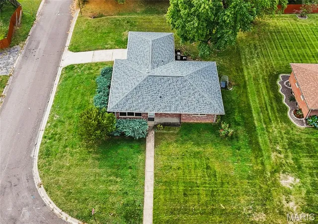Photo 1 of Single family home for sale at 400 Springdale Dr, Belleville, IL 62223 | MLS# MIS26067016 | Listing updated on 2026-10-21