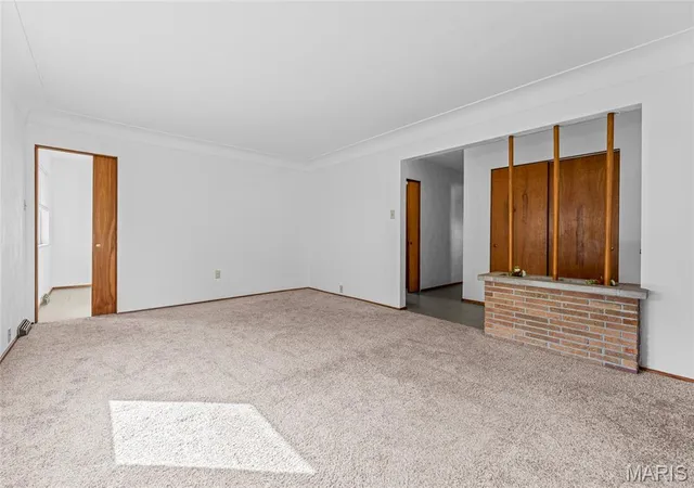 Photo 3 of Single family home for sale at 400 Springdale Dr, Belleville, IL 62223 | MLS# MIS26067016 | Listing updated on 2026-10-21