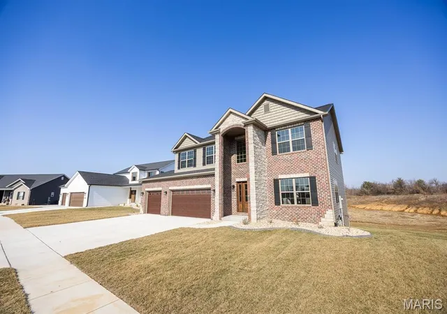 Photo 3 of Single family home for sale at 708 Creekwood Ct, O Fallon, IL 62269 | MLS# MIS26067017 | Listing updated on 2026-10-18
