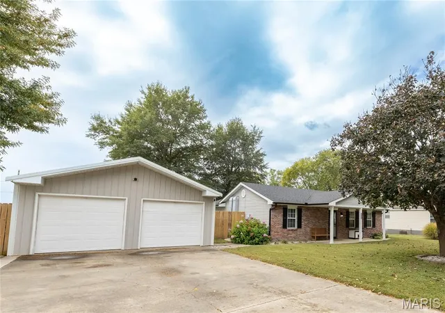 Photo 1 of Sale Pending at 405 Bell Ln, Oran, MO 63771 | MLS# MIS26067021 | Listing updated on 2026-10-27