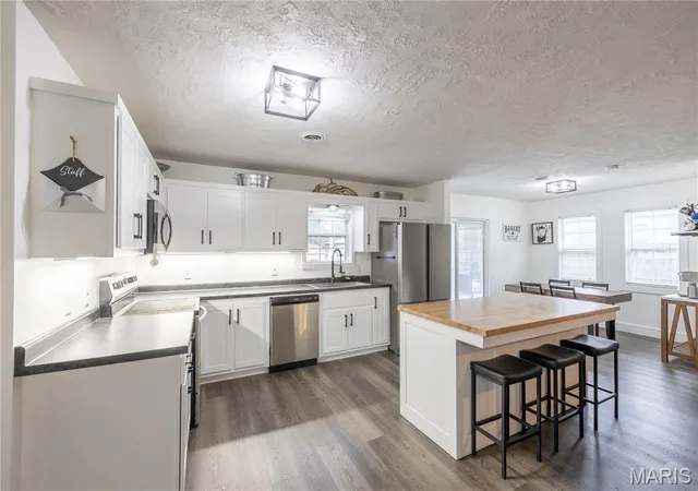 Photo 3 of Sale Pending at 405 Bell Ln, Oran, MO 63771 | MLS# MIS26067021 | Listing updated on 2026-10-27