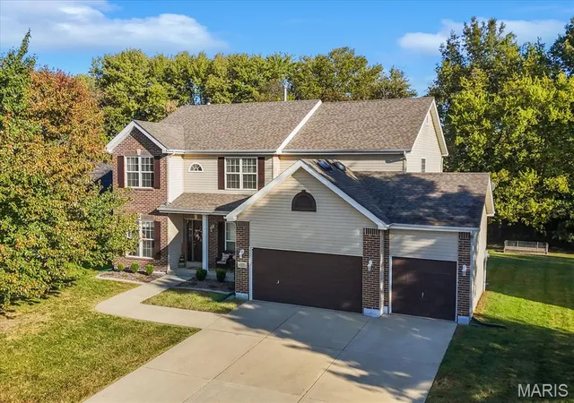 Photo 1 of Single family home for sale at 2261 Jack Nicklaus Dr, Belleville, IL 62220 | MLS# MIS26067027 | Listing updated on 2026-10-23