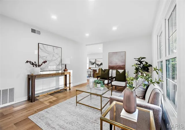Photo 3 of Single family home for sale at 928 S Gore Ave, Saint Louis, MO 63119 | MLS# MIS26067028 | Listing updated on 2026-10-22