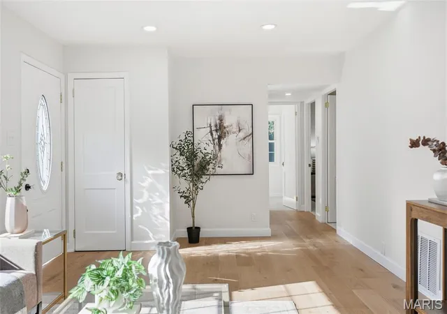 Photo 3 of Single family home for sale at 928 S Gore Ave, Saint Louis, MO 63119 | MLS# MIS26067028 | Listing updated on 2026-10-22