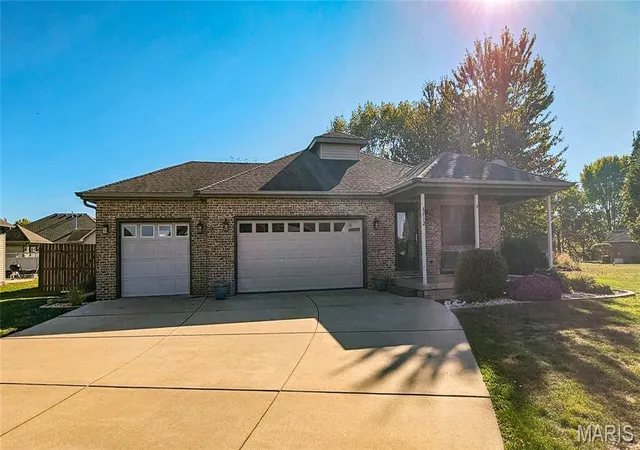 Photo 2 of Single family home for sale at 6712 Becker Dr, Virden, IL 62690 | MLS# MIS26067031 | Listing updated on 2026-10-23