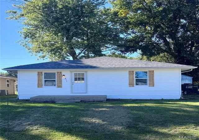Photo 1 of Single family home for sale at 811 Mckinley Ave, Moberly, MO 65270 | MLS# MIS26067035 | Listing updated on 2026-10-20