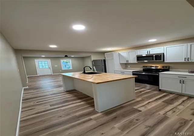 Photo 2 of Single family home for sale at 811 Mckinley Ave, Moberly, MO 65270 | MLS# MIS26067035 | Listing updated on 2026-10-20