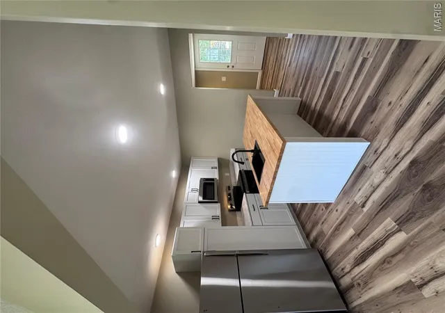 Photo 3 of Single family home for sale at 811 Mckinley Ave, Moberly, MO 65270 | MLS# MIS26067035 | Listing updated on 2026-10-20