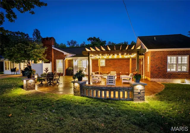 Photo 4 of Single family home for sale at 9059 Whitehaven Dr, Saint Louis, MO 63123 | MLS# MIS26067040 | Listing updated on 2026-10-23