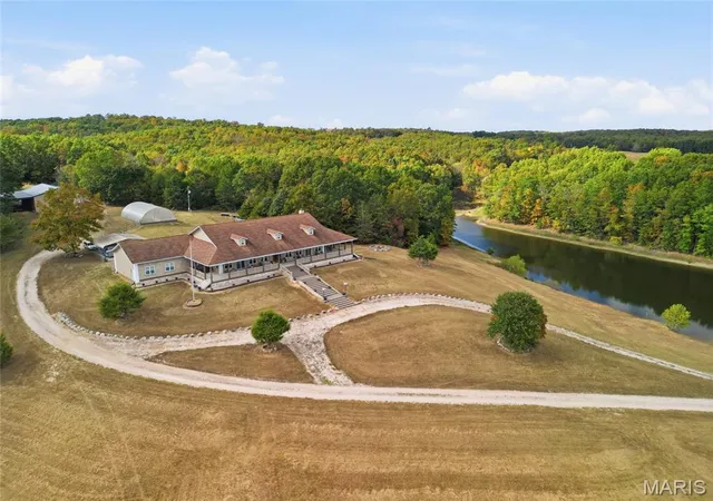 Photo 2 of Mansion for sale at 19816 East Hwy 32, Salem, MO 65560 | MLS# MIS26067049 | Listing updated on 2026-10-20