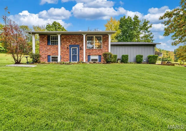 Photo 1 of Sale Pending at 7875 Oak Lawn Pl, Cedar Hill, MO 63016 | MLS# MIS26067053 | Listing updated on 2026-10-24