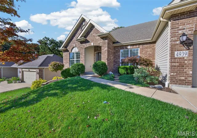 Photo 2 of Sale Pending at 4939 Quail Crst Ct, Saint Louis, MO 63128 | MLS# MIS26067055 | Listing updated on 2026-10-24