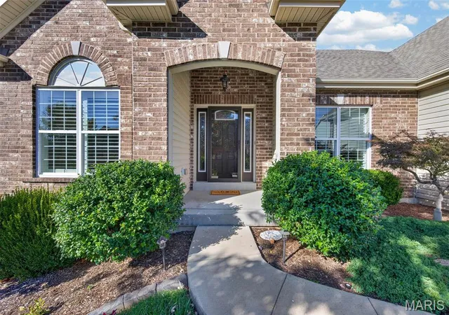 Photo 3 of Sale Pending at 4939 Quail Crst Ct, Saint Louis, MO 63128 | MLS# MIS26067055 | Listing updated on 2026-10-24
